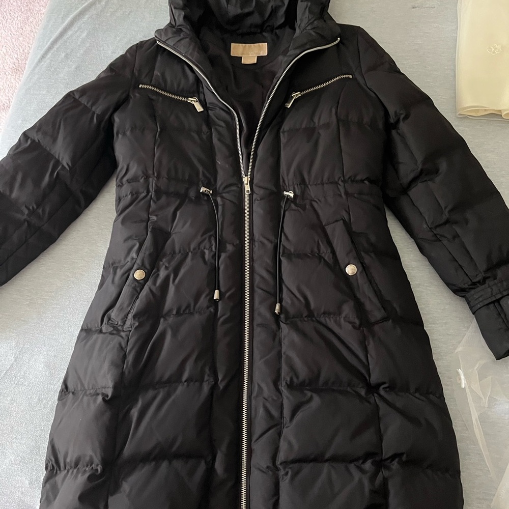 Michael Kors Black Puffer Coat with Hood and Quilted Design